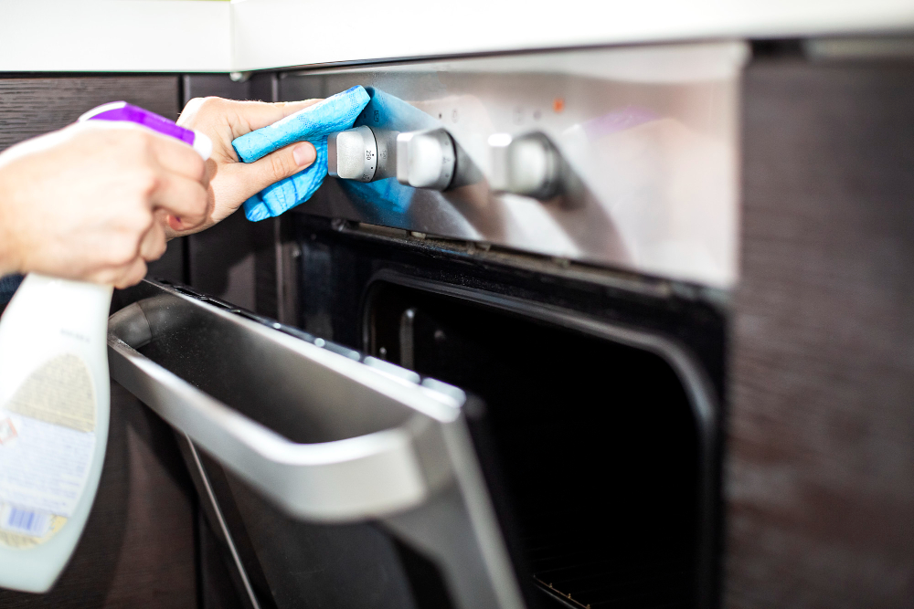 99 We fix Indesit cooker hoods suffering from poor extraction, fan malfunctions, lighting problems, or excessive noise. Ensure clean air and effective ventilation in your cooking space.